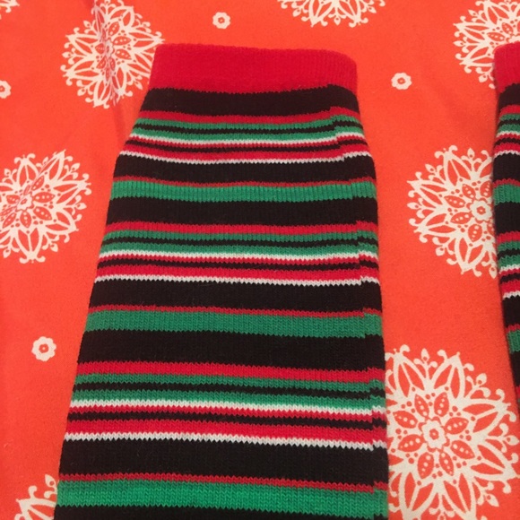 NWOT SANTA TOE SOCKS - Picture 4 of 10